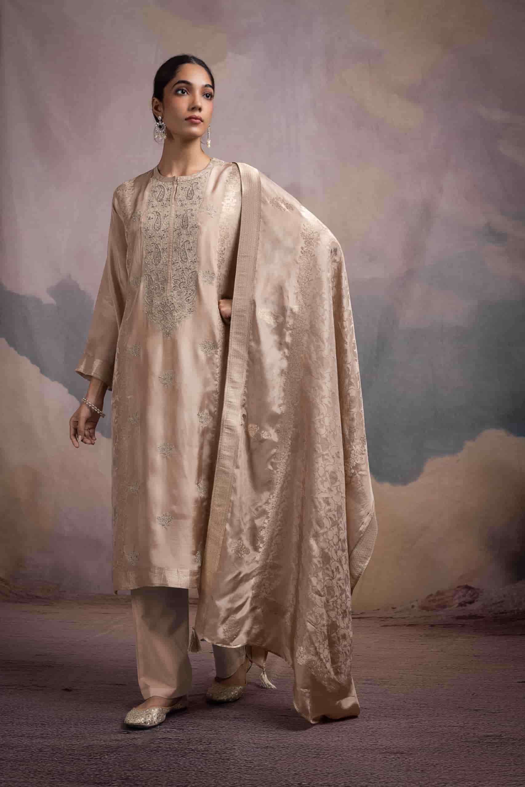 Naariti Nayanee Pure Silk Jacquard Designs Suit Partywear Collection